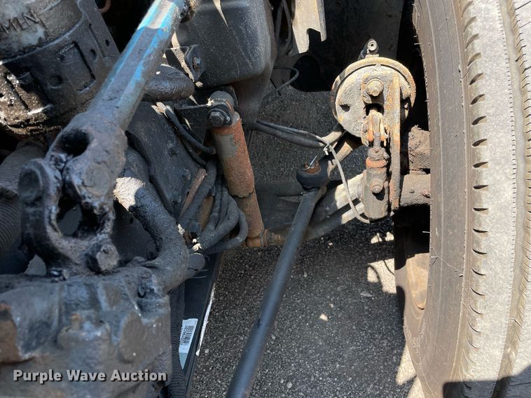 image for item DS8862 2004 International 4300  spreader truck