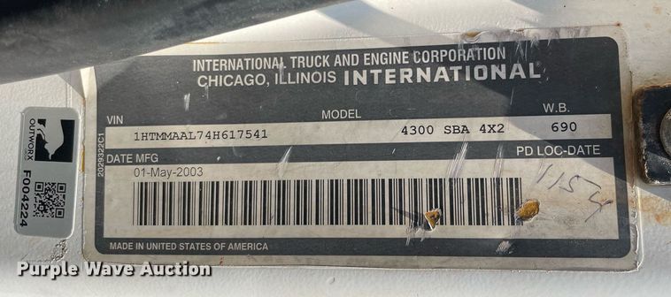 image for item DS8862 2004 International 4300  spreader truck