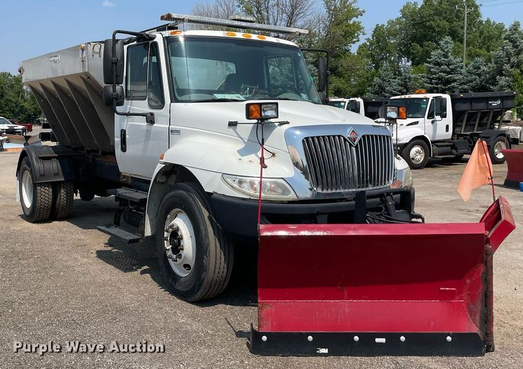 image for item DS8863 2013 International DuraStar 4300  spreader truck