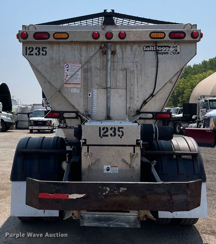 image for item DS8863 2013 International DuraStar 4300  spreader truck