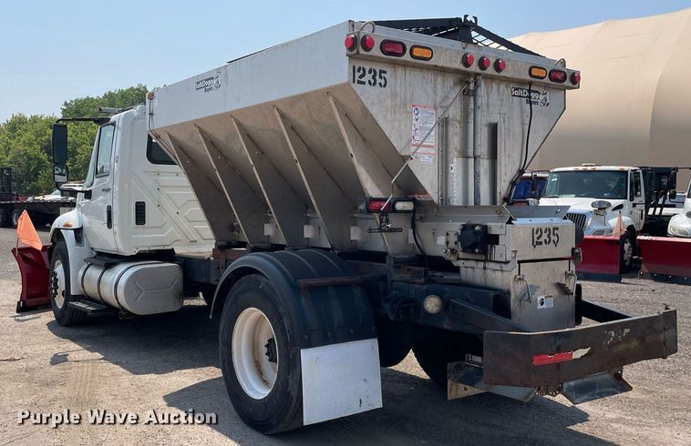 image for item DS8863 2013 International DuraStar 4300  spreader truck