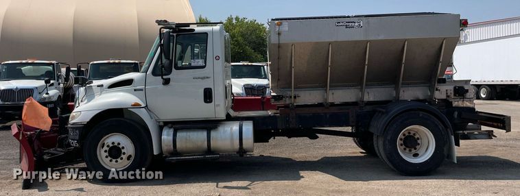 image for item DS8863 2013 International DuraStar 4300  spreader truck