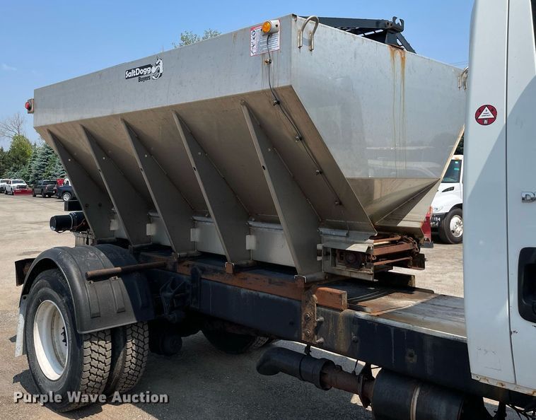 image for item DS8863 2013 International DuraStar 4300  spreader truck