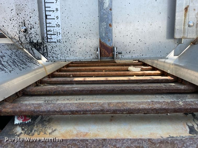 image for item DS8863 2013 International DuraStar 4300  spreader truck