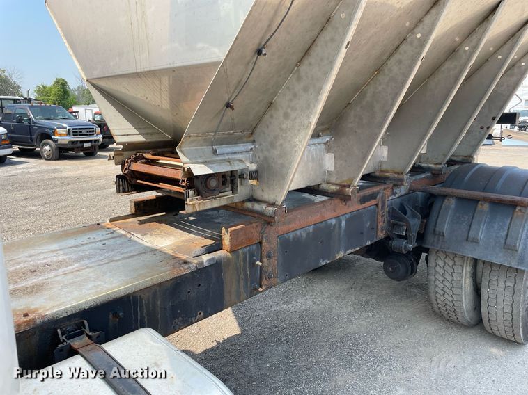 image for item DS8863 2013 International DuraStar 4300  spreader truck