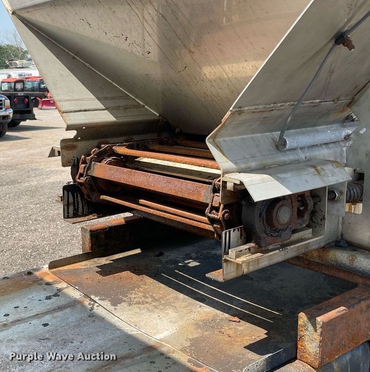 image for item DS8863 2013 International DuraStar 4300  spreader truck