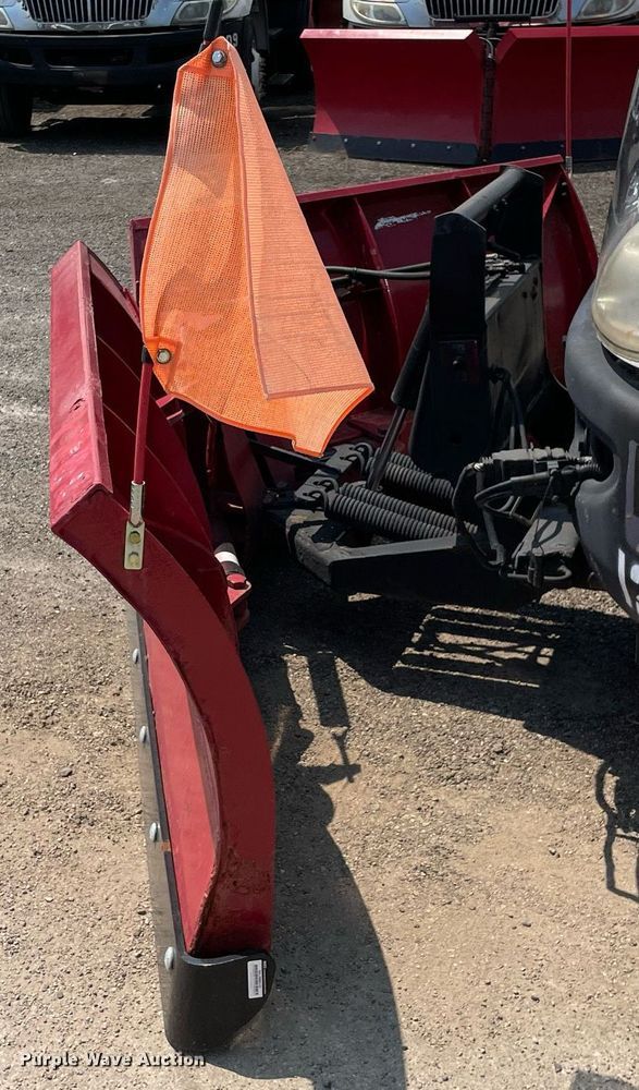 image for item DS8863 2013 International DuraStar 4300  spreader truck