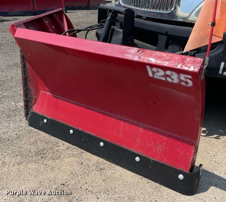 image for item DS8863 2013 International DuraStar 4300  spreader truck