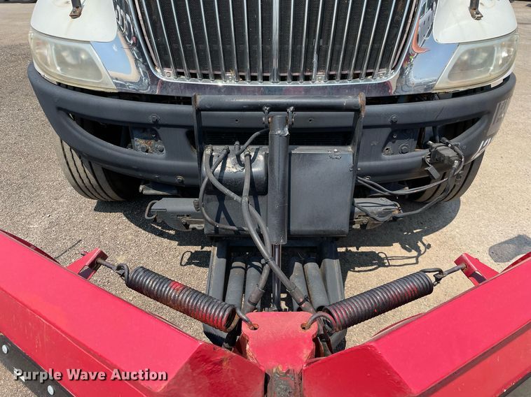 image for item DS8863 2013 International DuraStar 4300  spreader truck