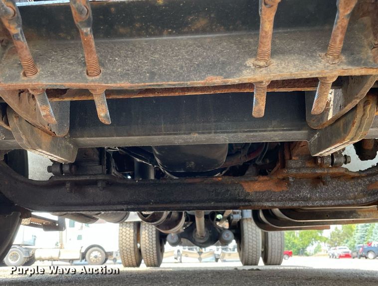 image for item DS8863 2013 International DuraStar 4300  spreader truck