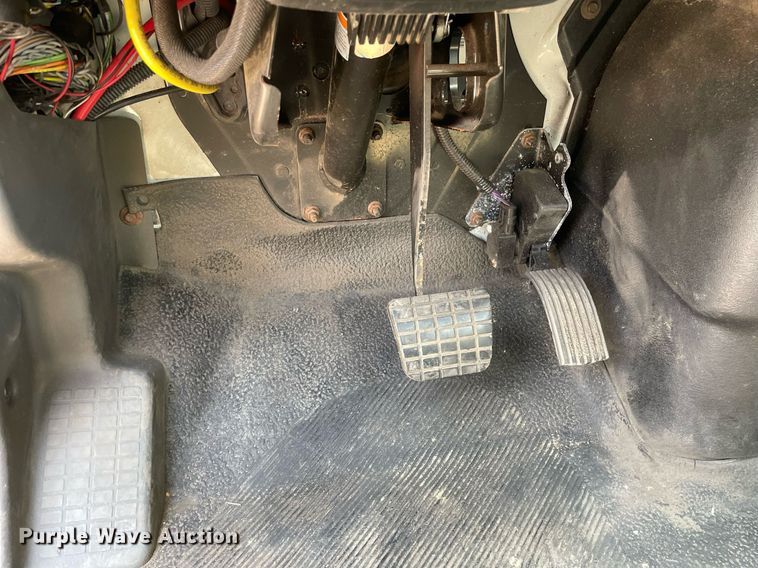 image for item DS8863 2013 International DuraStar 4300  spreader truck