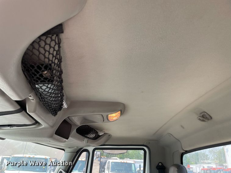 image for item DS8863 2013 International DuraStar 4300  spreader truck