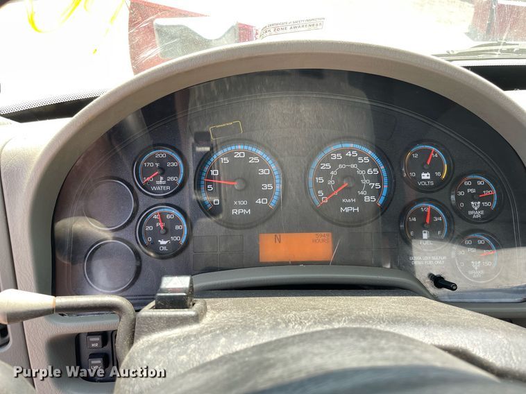 image for item DS8863 2013 International DuraStar 4300  spreader truck