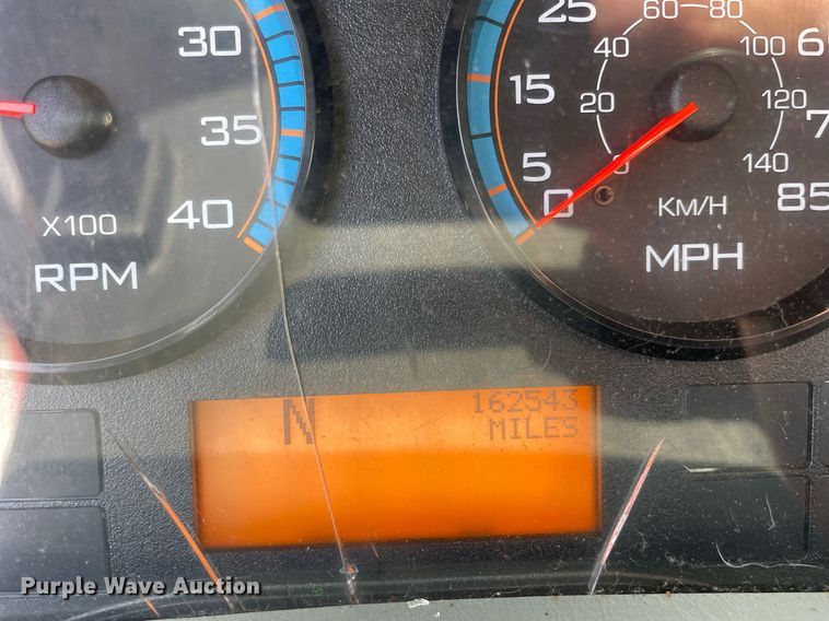 image for item DS8863 2013 International DuraStar 4300  spreader truck