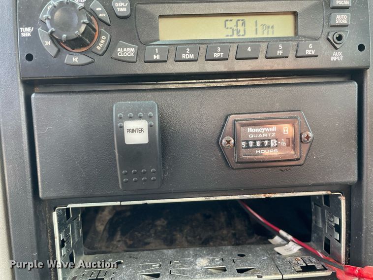 image for item DS8863 2013 International DuraStar 4300  spreader truck