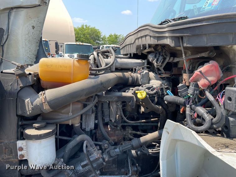 image for item DS8863 2013 International DuraStar 4300  spreader truck