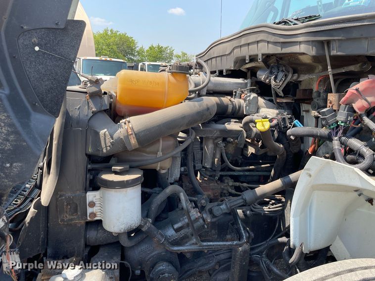 image for item DS8863 2013 International DuraStar 4300  spreader truck