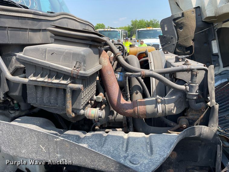 image for item DS8863 2013 International DuraStar 4300  spreader truck