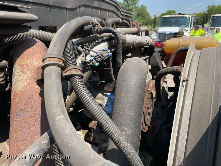 image for item DS8863 2013 International DuraStar 4300  spreader truck