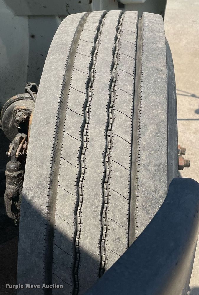 image for item DS8863 2013 International DuraStar 4300  spreader truck