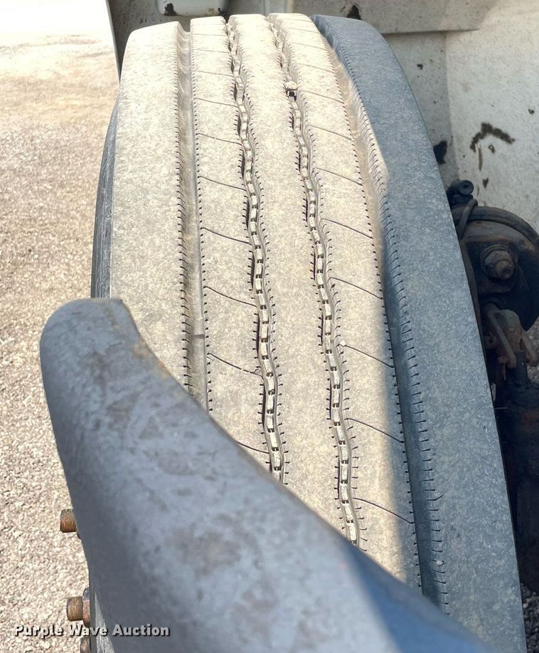 image for item DS8863 2013 International DuraStar 4300  spreader truck