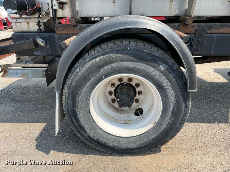 image for item DS8863 2013 International DuraStar 4300  spreader truck