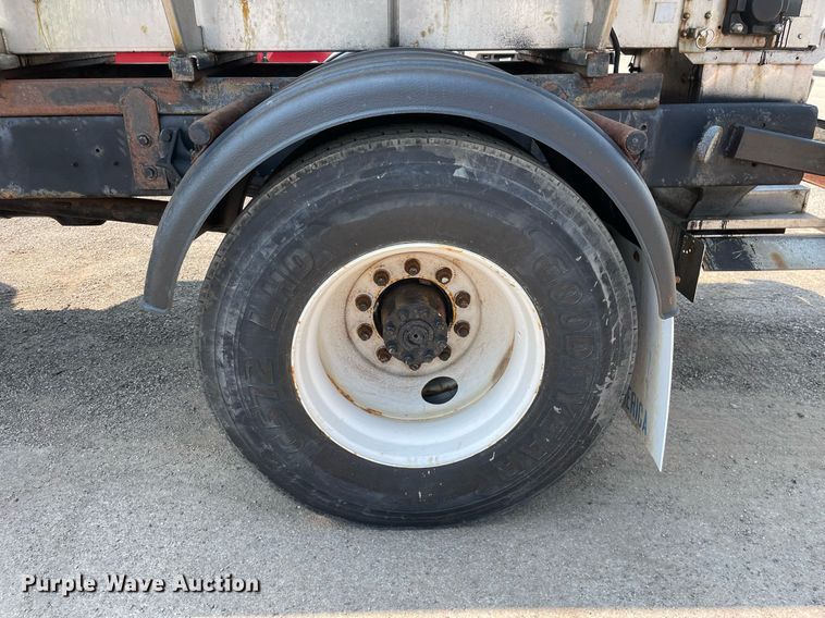 image for item DS8863 2013 International DuraStar 4300  spreader truck