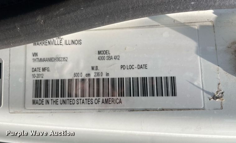 image for item DS8863 2013 International DuraStar 4300  spreader truck