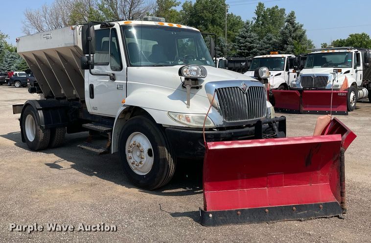 image for item DS8864 2006 International 4300  spreader truck