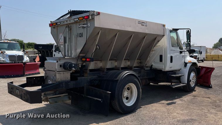 image for item DS8864 2006 International 4300  spreader truck