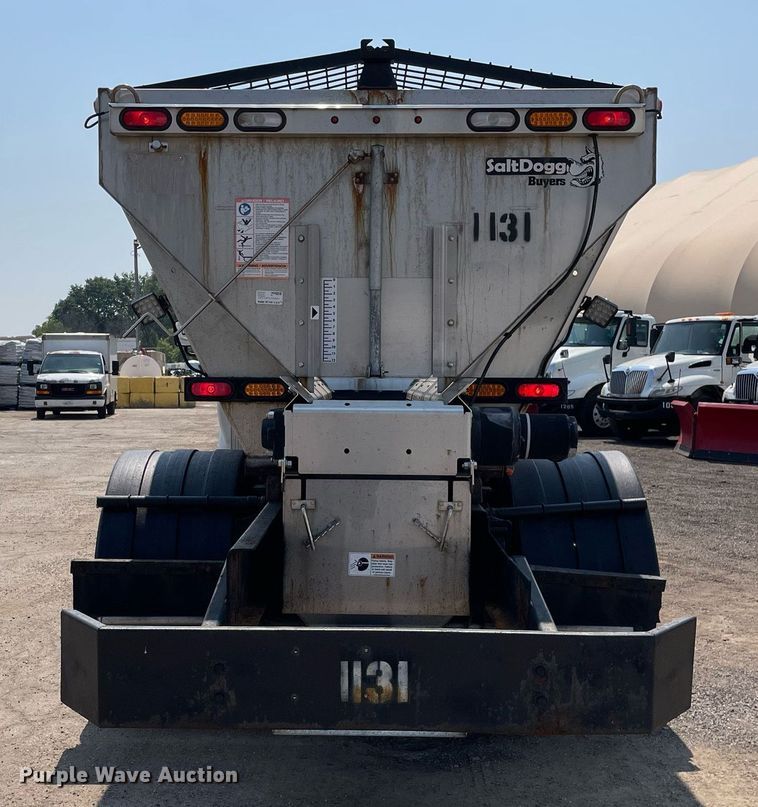 image for item DS8864 2006 International 4300  spreader truck