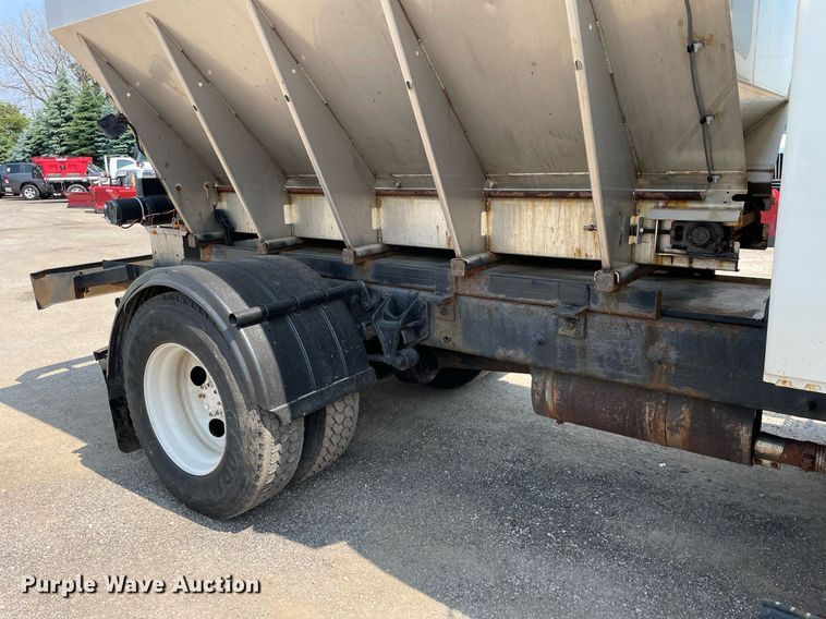 image for item DS8864 2006 International 4300  spreader truck