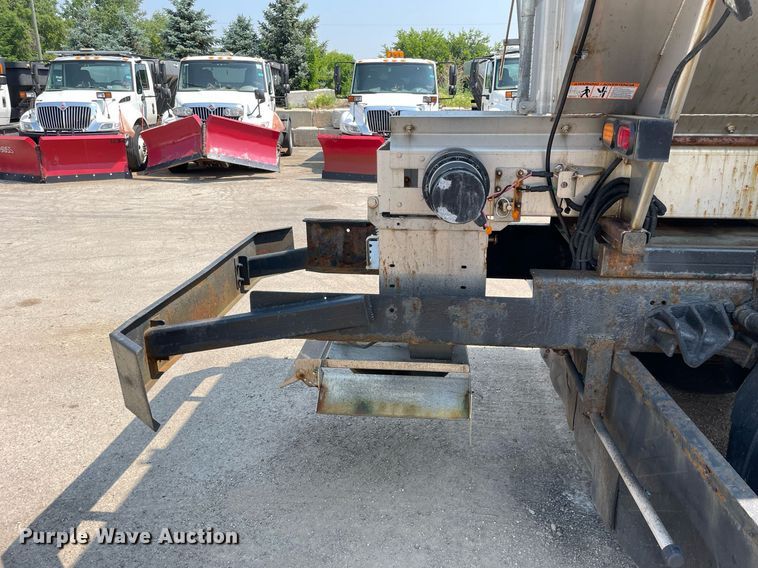 image for item DS8864 2006 International 4300  spreader truck