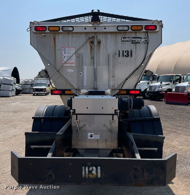 image for item DS8864 2006 International 4300  spreader truck