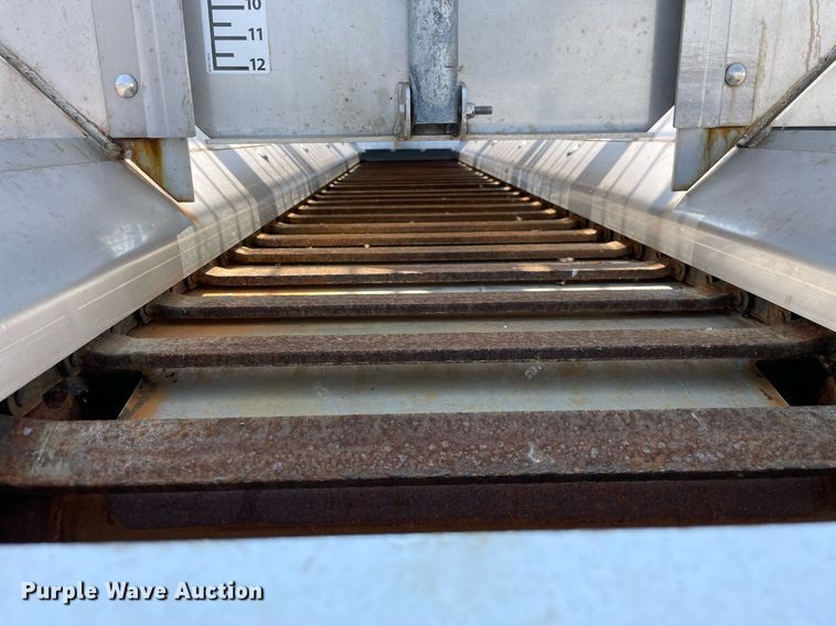 image for item DS8864 2006 International 4300  spreader truck