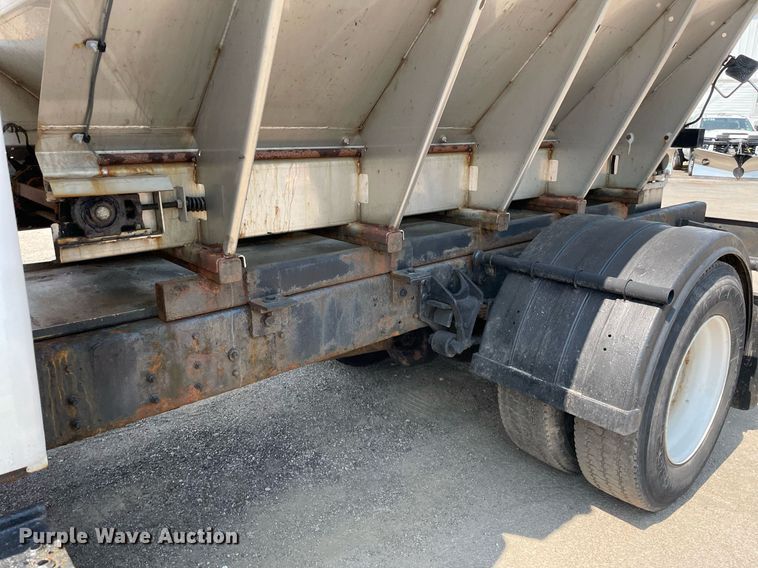 image for item DS8864 2006 International 4300  spreader truck