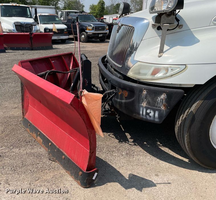 image for item DS8864 2006 International 4300  spreader truck