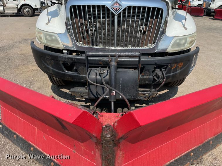 image for item DS8864 2006 International 4300  spreader truck