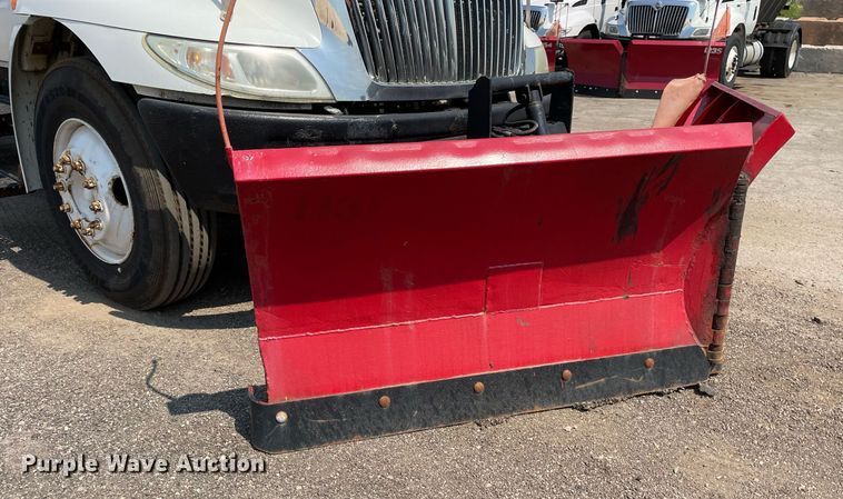 image for item DS8864 2006 International 4300  spreader truck