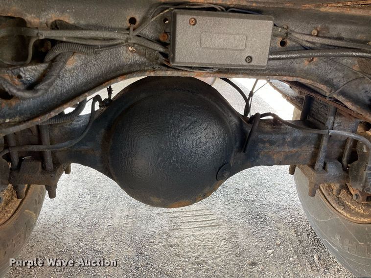 image for item DS8864 2006 International 4300  spreader truck