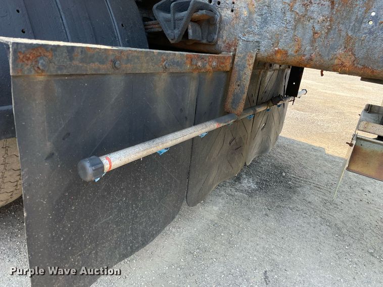 image for item DS8864 2006 International 4300  spreader truck