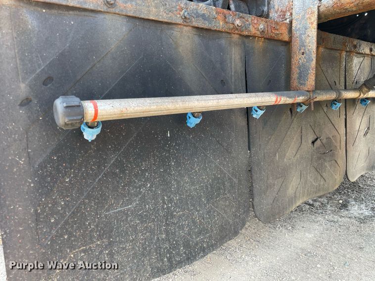 image for item DS8864 2006 International 4300  spreader truck