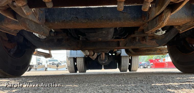 image for item DS8864 2006 International 4300  spreader truck