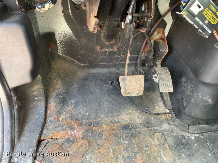 image for item DS8864 2006 International 4300  spreader truck