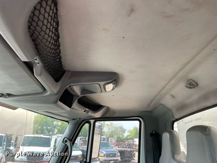 image for item DS8864 2006 International 4300  spreader truck