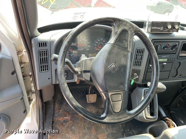 image for item DS8864 2006 International 4300  spreader truck