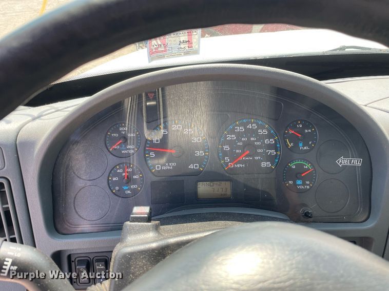 image for item DS8864 2006 International 4300  spreader truck