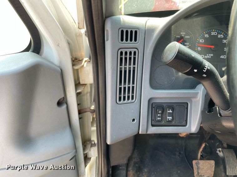 image for item DS8864 2006 International 4300  spreader truck