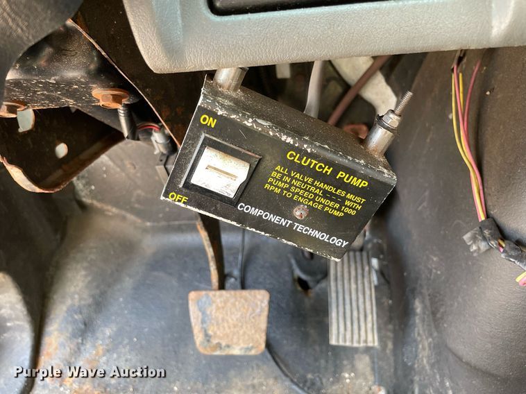 image for item DS8864 2006 International 4300  spreader truck