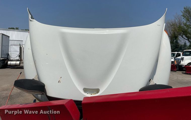 image for item DS8864 2006 International 4300  spreader truck